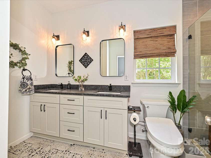 10234 Tintinhull Drive, Fort Mill, SC 29707.  MLS# CAR4375438, YatesRealty ID 22393. Primary bath - double sinks
