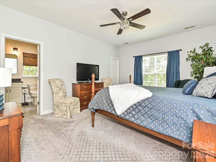 10234 Tintinhull Drive, Fort Mill, SC 29707.  MLS# CAR4375438, YatesRealty ID 22393. Primary Bedroom
