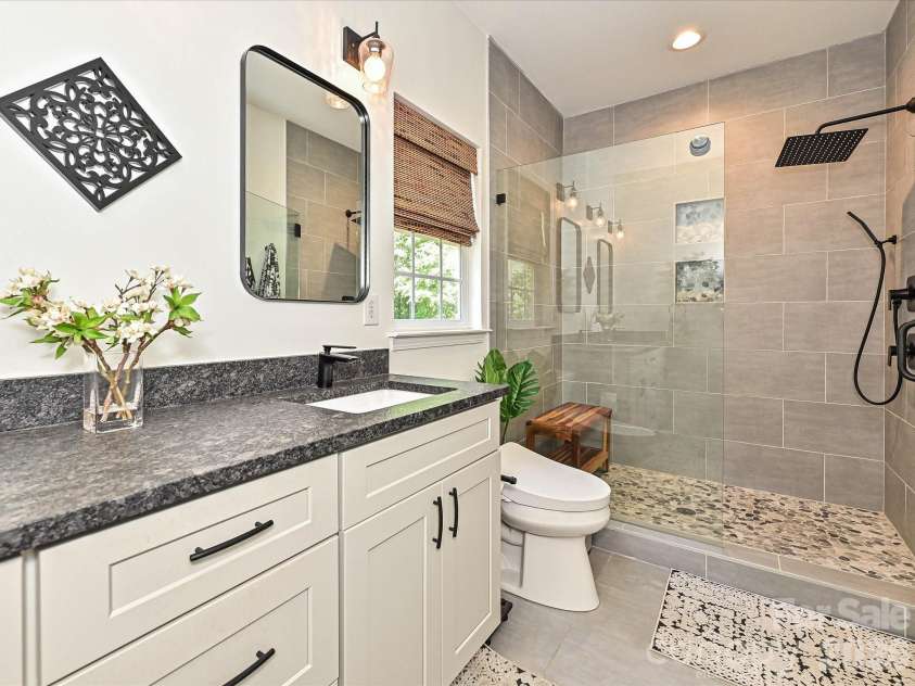 10234 Tintinhull Drive, Fort Mill, SC 29707.  MLS# CAR4375438, YatesRealty ID 22393. Spa like shower