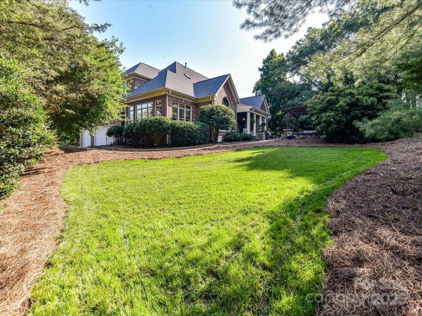 15009 Fanning Manor Court, Charlotte, NC 28277.  MLS# CAR4272630, YatesRealty ID 22393. Flat & Grassy backyard area for playtime.