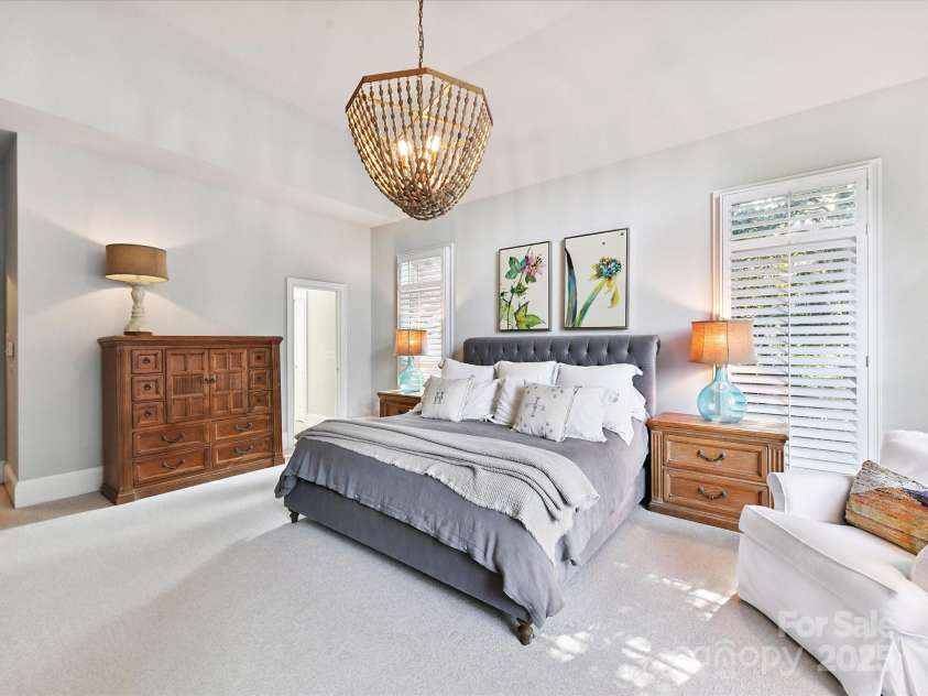 15009 Fanning Manor Court, Charlotte, NC 28277.  MLS# CAR4272630, YatesRealty ID 22393. Huge bedroom with sweeping ceiling!
