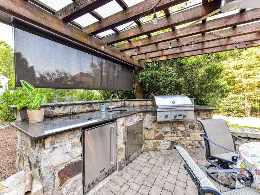 15009 Fanning Manor Court, Charlotte, NC 28277.  MLS# CAR4272630, YatesRealty ID 22393. Outdoor Grilling Center/Kitchen w/Grill, sink and Refrig