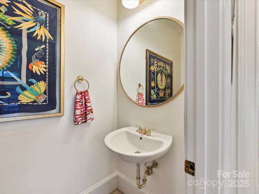 15009 Fanning Manor Court, Charlotte, NC 28277.  MLS# CAR4272630, YatesRealty ID 22393. Powder Bath just steps away from the activity.