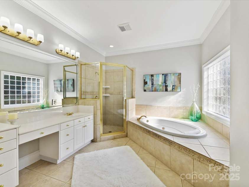 15009 Fanning Manor Court, Charlotte, NC 28277.  MLS# CAR4272630, YatesRealty ID 22393. Primary bath w/shower & soaking bath and dual sinks.