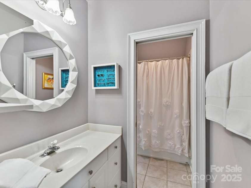 15009 Fanning Manor Court, Charlotte, NC 28277.  MLS# CAR4272630, YatesRealty ID 22393. Two sink prep areas for the J&J Bathroom.