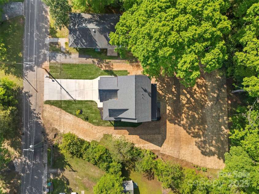 1 Linestowe Drive, Belmont, NC 28012.  MLS# CAR4305443, YatesRealty ID 22394. 