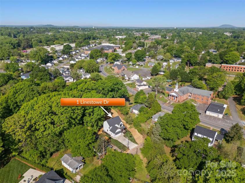 1 Linestowe Drive, Belmont, NC 28012.  MLS# CAR4305443, YatesRealty ID 22394. 