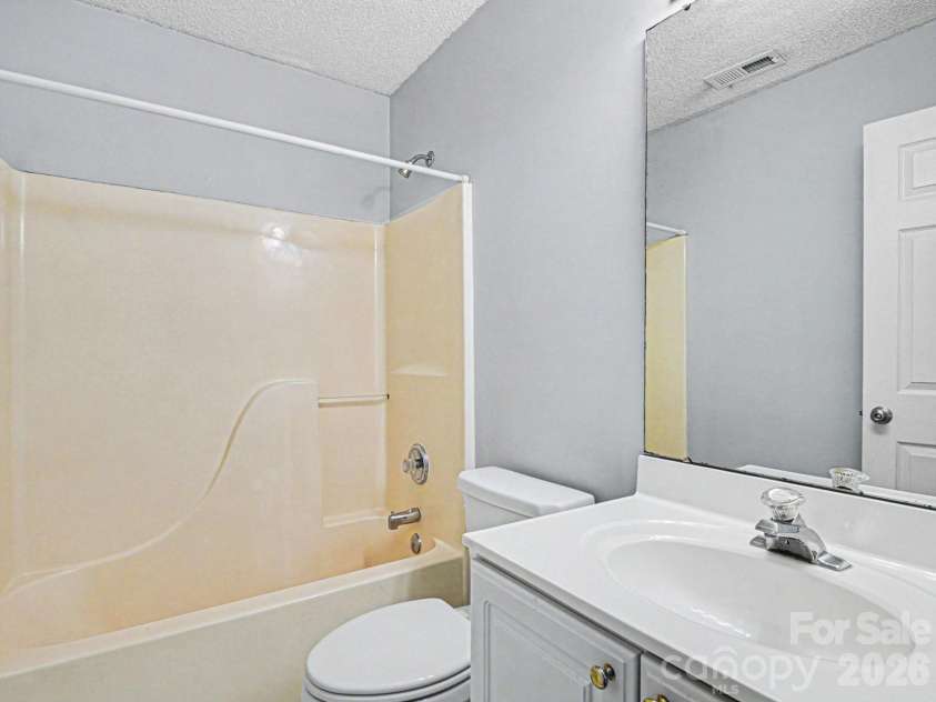 11703 Withers Mill Drive, Charlotte, NC 28278.  MLS# CAR4378368, YatesRealty ID 22394. 2nd full bath