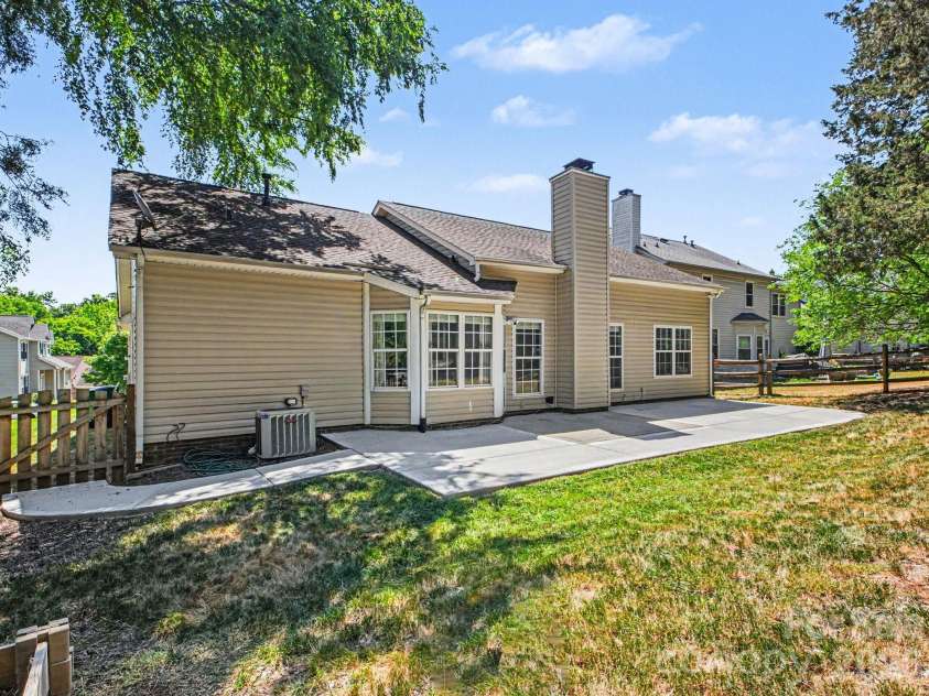 11703 Withers Mill Drive, Charlotte, NC 28278.  MLS# CAR4378368, YatesRealty ID 22394. 