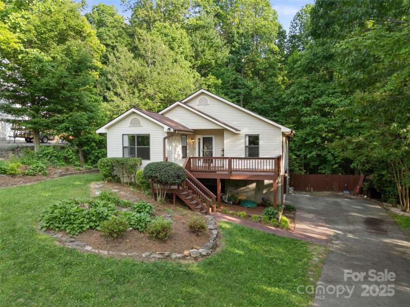 100 Tarragon Place, Flat Rock, NC 28731.  MLS# CAR4263342, YatesRealty ID 22395. 