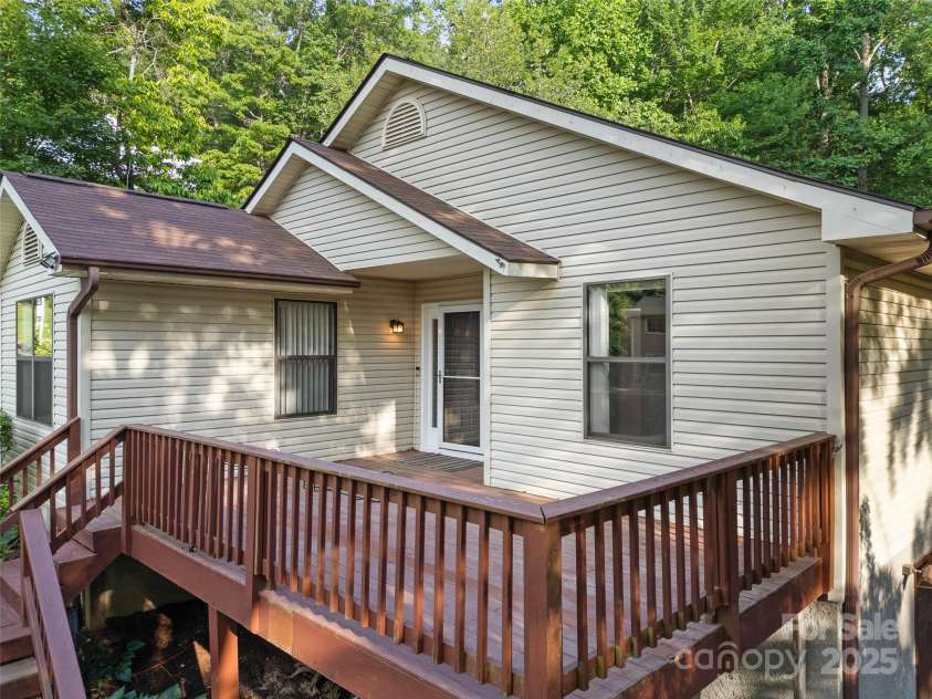 100 Tarragon Place, Flat Rock, NC 28731.  MLS# CAR4263342, YatesRealty ID 22395. 