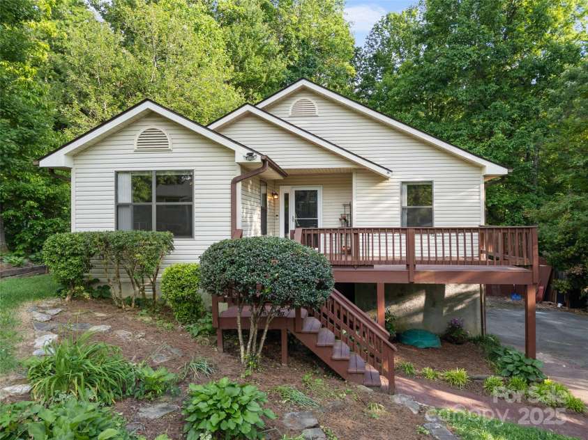 100 Tarragon Place, Flat Rock, NC 28731.  MLS# CAR4263342, YatesRealty ID 22395. 