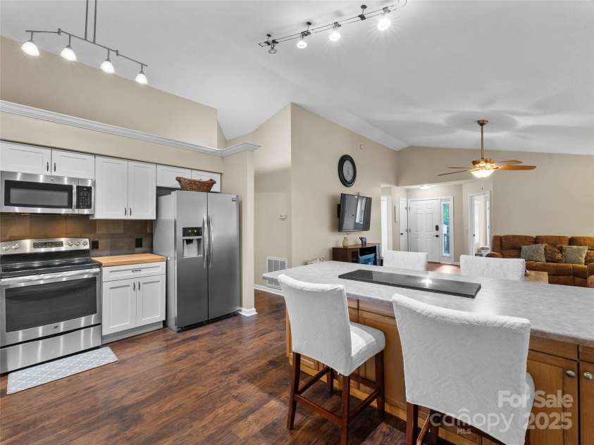 100 Tarragon Place, Flat Rock, NC 28731.  MLS# CAR4263342, YatesRealty ID 22395. 