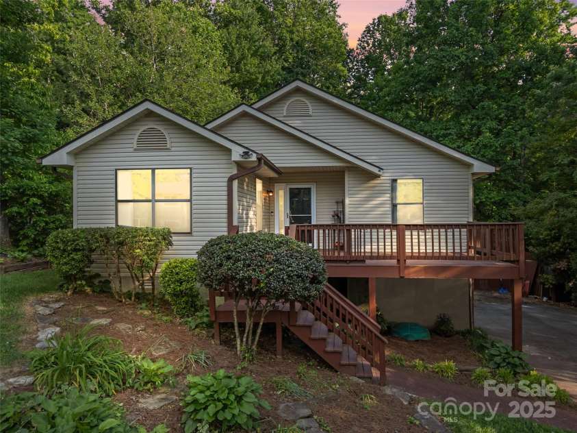 100 Tarragon Place, Flat Rock, NC 28731.  MLS# CAR4263342, YatesRealty ID 22395. 