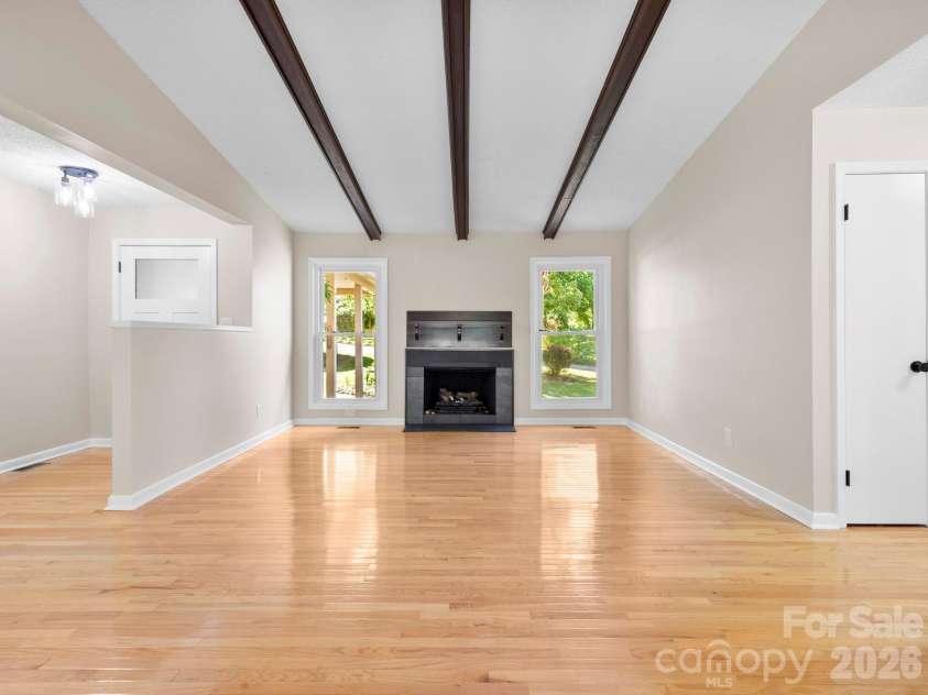 56 Knoll Ridge Drive, Asheville, NC 28804.  MLS# CAR4382409, YatesRealty ID 22395. 
