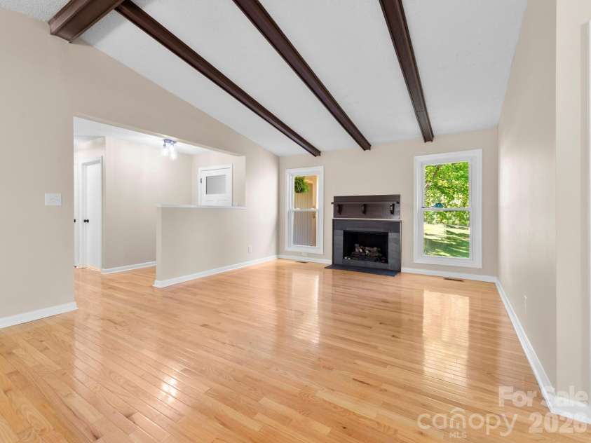 56 Knoll Ridge Drive, Asheville, NC 28804.  MLS# CAR4382409, YatesRealty ID 22395. 
