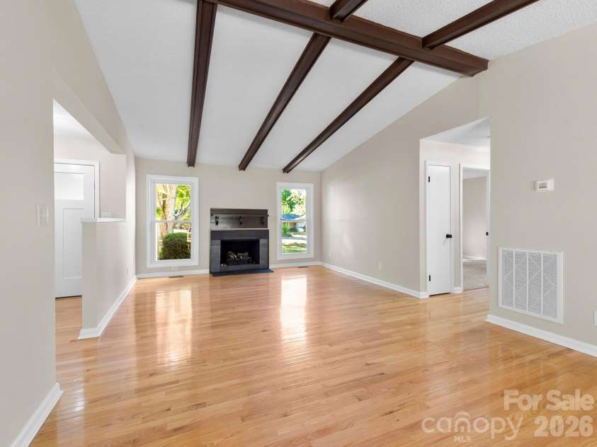 56 Knoll Ridge Drive, Asheville, NC 28804.  MLS# CAR4382409, YatesRealty ID 22395. 