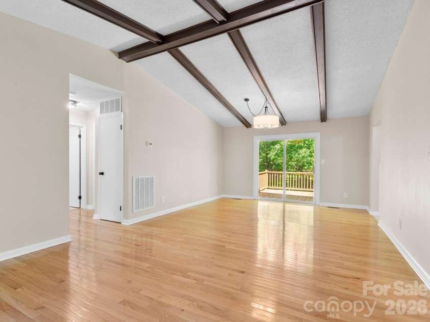 56 Knoll Ridge Drive, Asheville, NC 28804.  MLS# CAR4382409, YatesRealty ID 22395. 