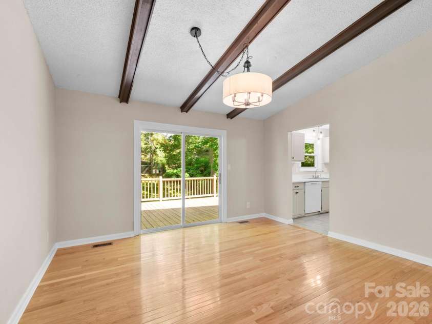 56 Knoll Ridge Drive, Asheville, NC 28804.  MLS# CAR4382409, YatesRealty ID 22395. 