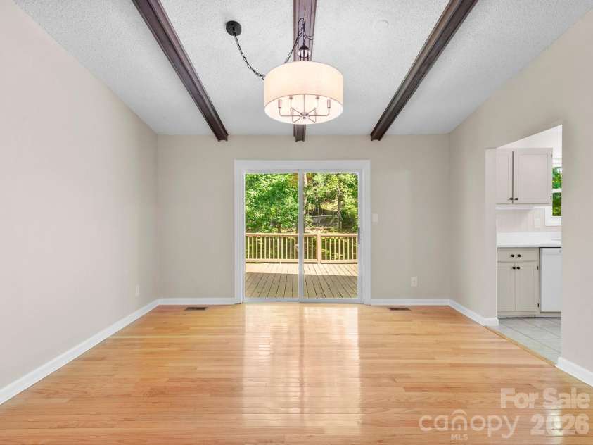 56 Knoll Ridge Drive, Asheville, NC 28804.  MLS# CAR4382409, YatesRealty ID 22395. 