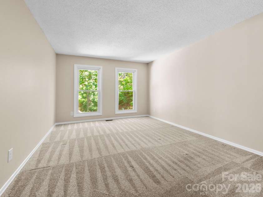 56 Knoll Ridge Drive, Asheville, NC 28804.  MLS# CAR4382409, YatesRealty ID 22395. 