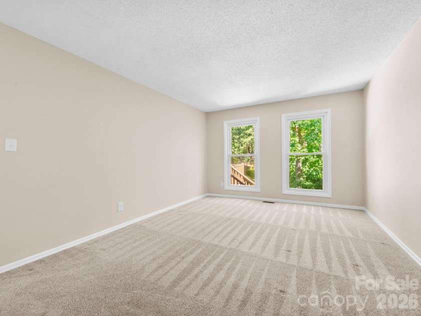 56 Knoll Ridge Drive, Asheville, NC 28804.  MLS# CAR4382409, YatesRealty ID 22395. 
