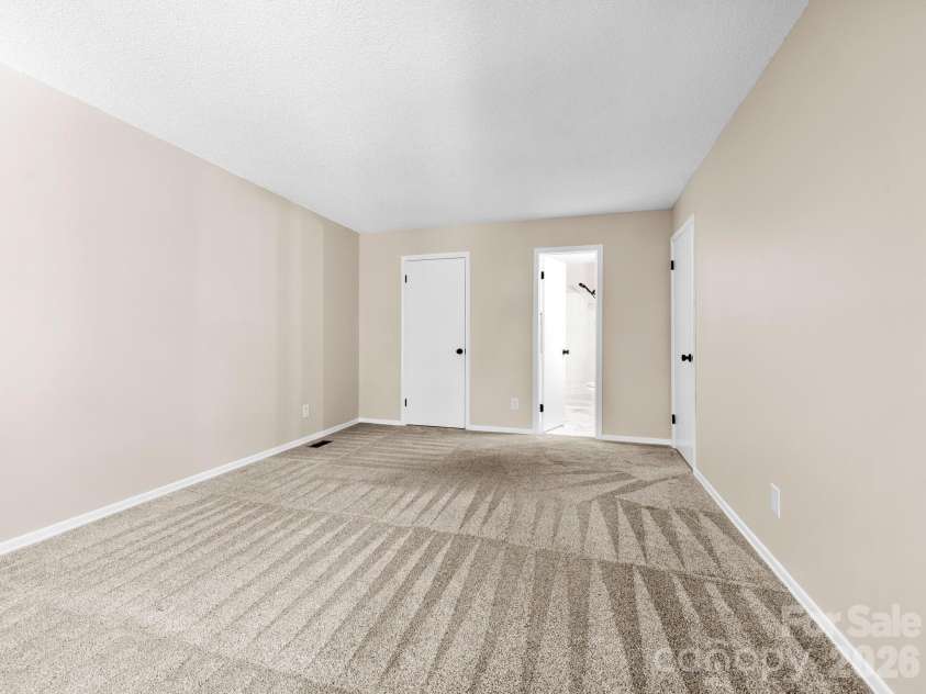 56 Knoll Ridge Drive, Asheville, NC 28804.  MLS# CAR4382409, YatesRealty ID 22395. 