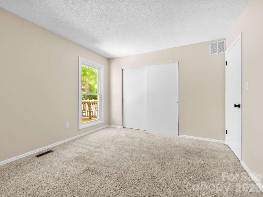 56 Knoll Ridge Drive, Asheville, NC 28804.  MLS# CAR4382409, YatesRealty ID 22395. 