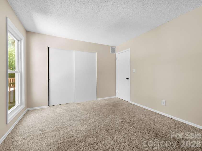 56 Knoll Ridge Drive, Asheville, NC 28804.  MLS# CAR4382409, YatesRealty ID 22395. 