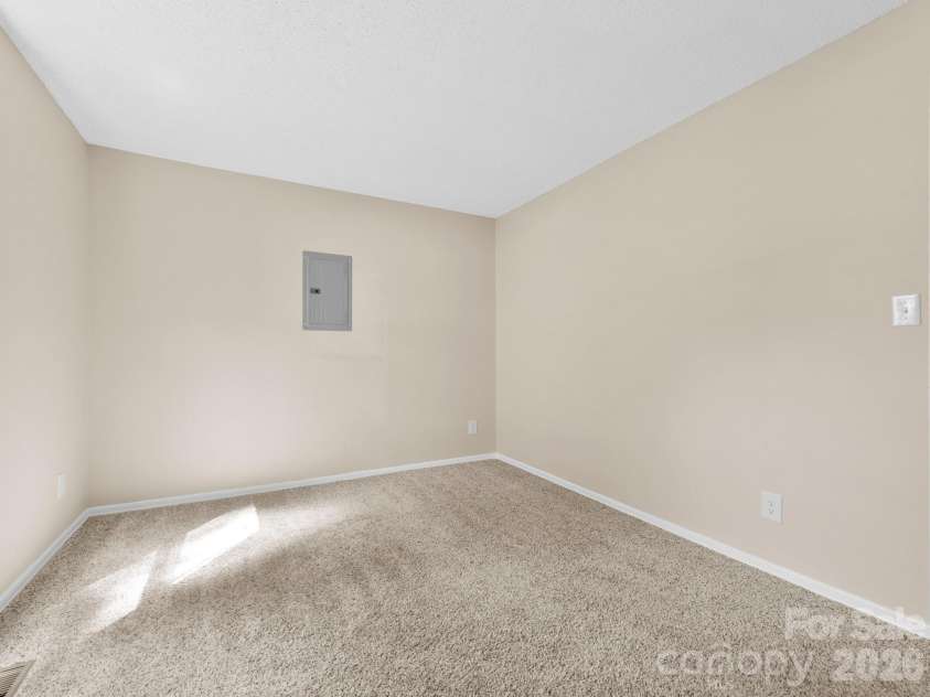 56 Knoll Ridge Drive, Asheville, NC 28804.  MLS# CAR4382409, YatesRealty ID 22395. 