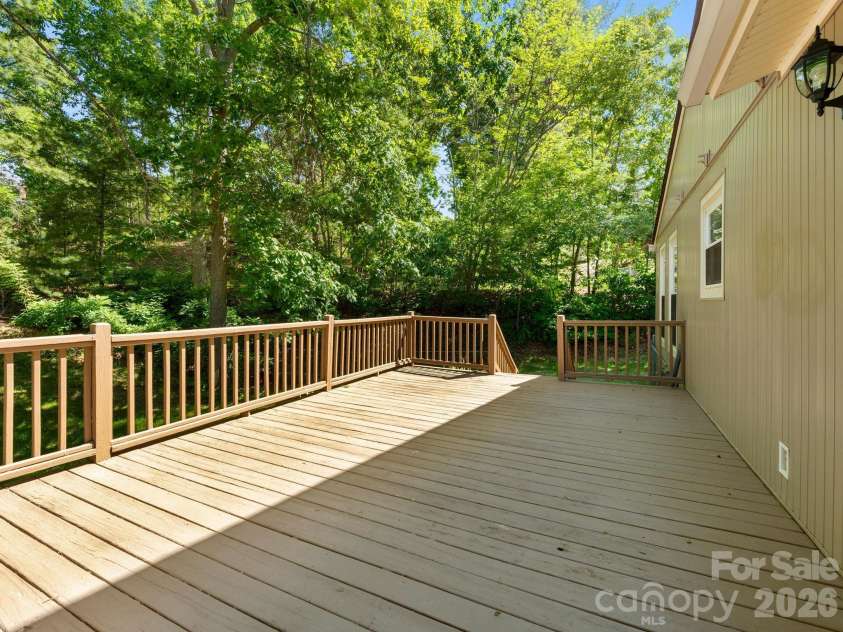 56 Knoll Ridge Drive, Asheville, NC 28804.  MLS# CAR4382409, YatesRealty ID 22395. 