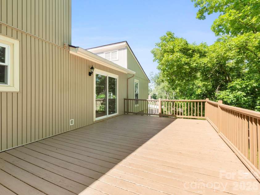 56 Knoll Ridge Drive, Asheville, NC 28804.  MLS# CAR4382409, YatesRealty ID 22395. 