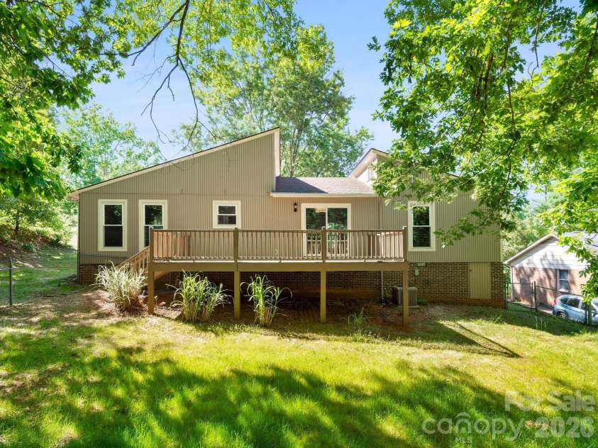 56 Knoll Ridge Drive, Asheville, NC 28804.  MLS# CAR4382409, YatesRealty ID 22395. 