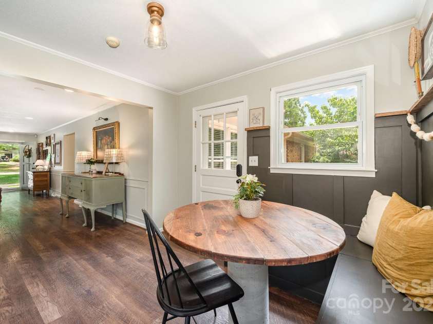 418 Melody Lane, Shelby, NC 28152.  MLS# CAR4261154, YatesRealty ID 22396. Breakfast area with built-in banquette.