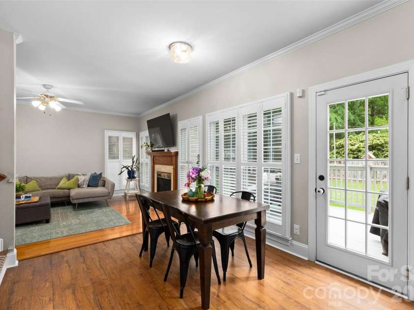 1305 Mill Race Lane, Matthews, NC 28104.  MLS# CAR4379571, YatesRealty ID 22399. Eat in kitchen space