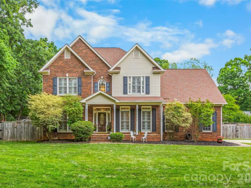 1305 Mill Race Lane, Matthews, NC 28104.  MLS# CAR4379571, YatesRealty ID 22399. Make this your home today!