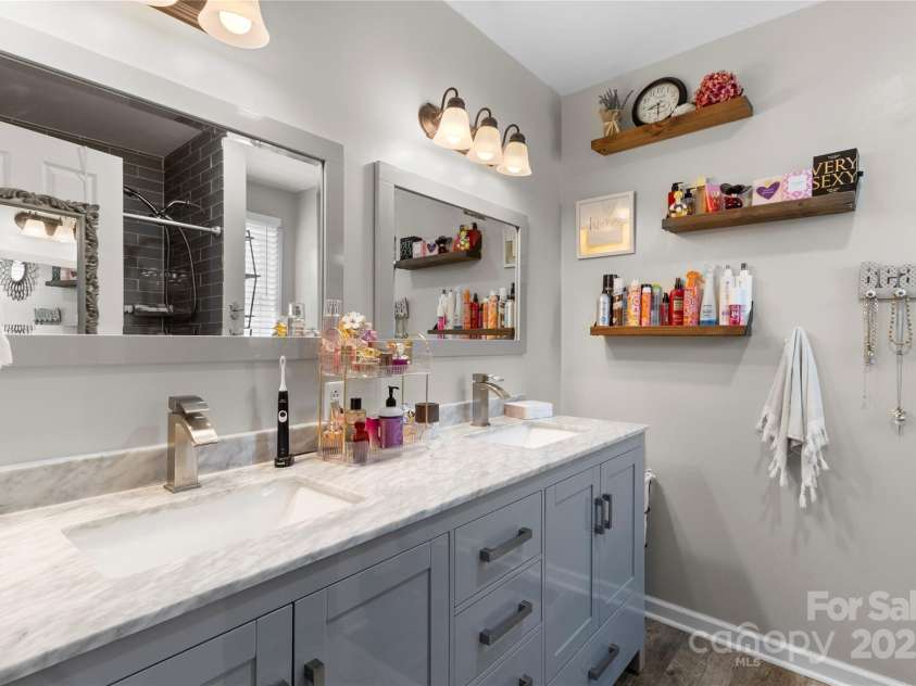 1759 Pipers Ridge Circle, Conover, NC 28613.  MLS# CAR4254714, YatesRealty ID 22400. 