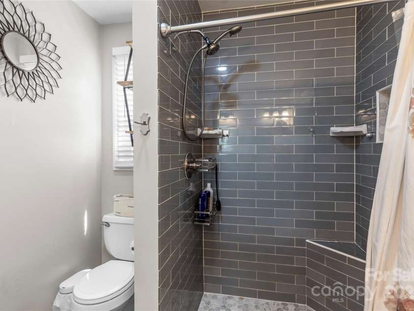 1759 Pipers Ridge Circle, Conover, NC 28613.  MLS# CAR4254714, YatesRealty ID 22400. 