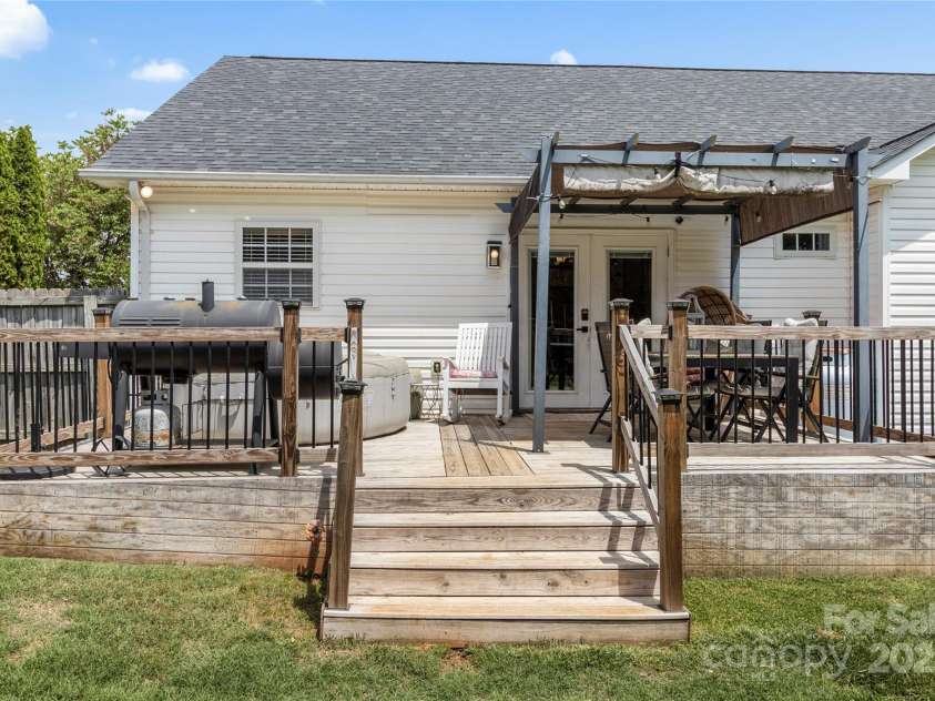 1759 Pipers Ridge Circle, Conover, NC 28613.  MLS# CAR4254714, YatesRealty ID 22400. 