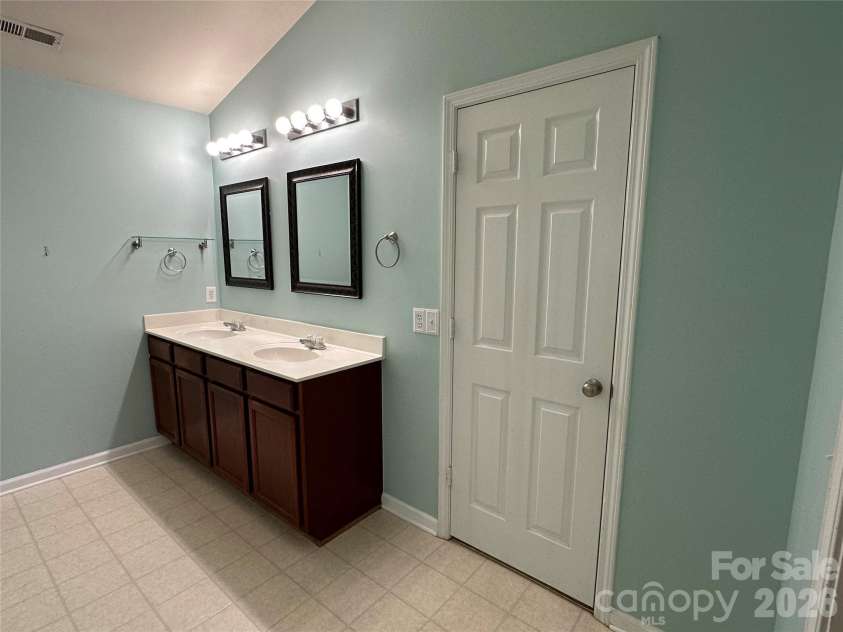 6102 Firethorne Lane, Concord, NC 28025.  MLS# CAR4377284, YatesRealty ID 22400. 