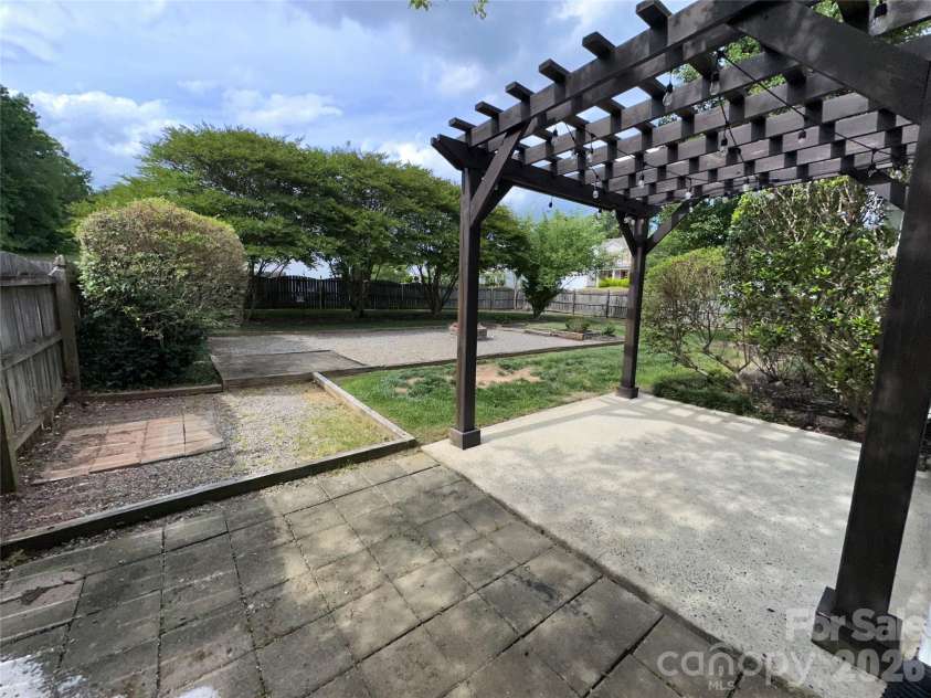 6102 Firethorne Lane, Concord, NC 28025.  MLS# CAR4377284, YatesRealty ID 22400. 