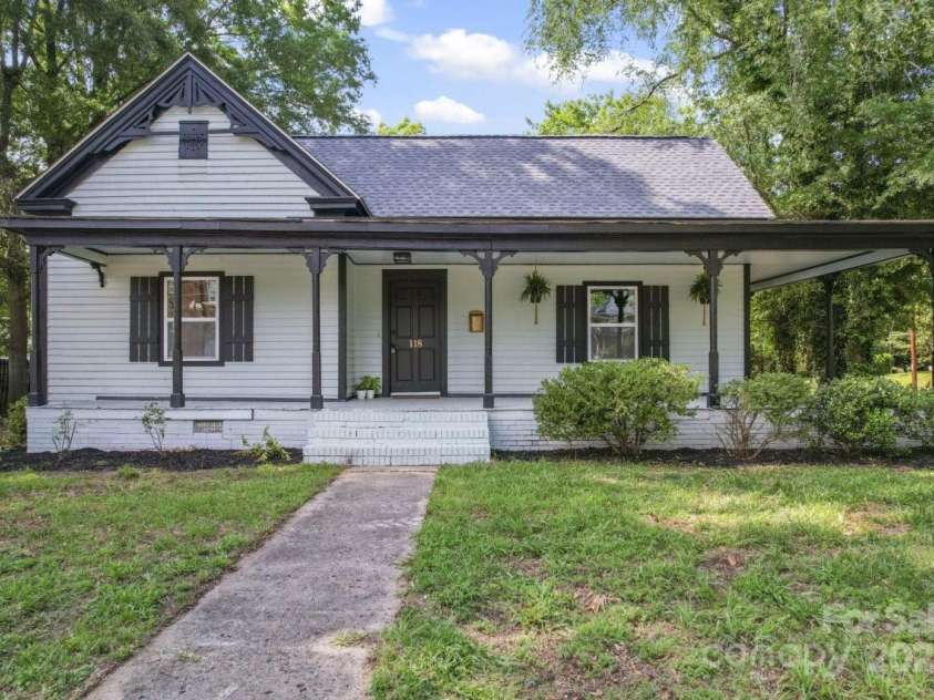 118 Cabarrus Avenue, Concord, NC 28025.  MLS# CAR4259694, YatesRealty ID 22401. 