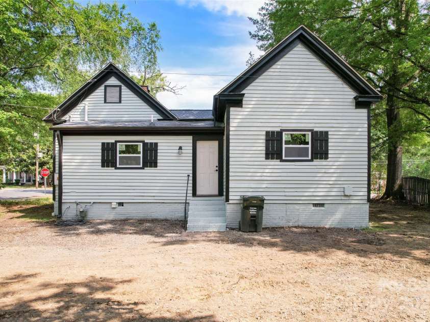 118 Cabarrus Avenue, Concord, NC 28025.  MLS# CAR4259694, YatesRealty ID 22401. 