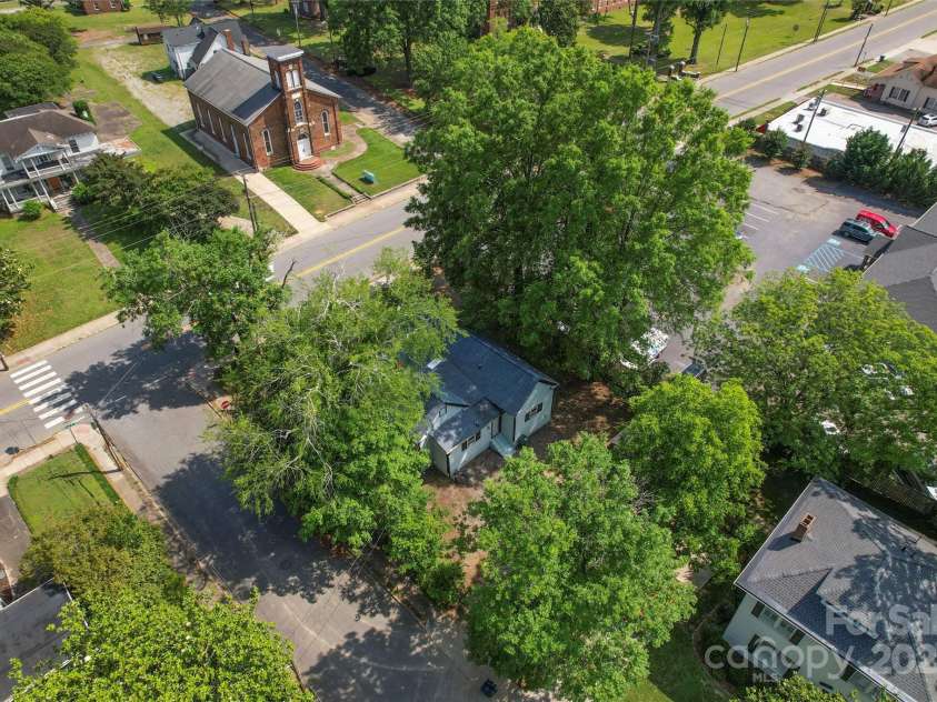 118 Cabarrus Avenue, Concord, NC 28025.  MLS# CAR4259694, YatesRealty ID 22401. 