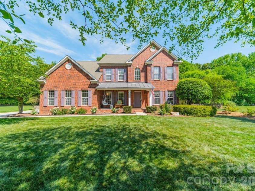 2316 Heath Lake Drive, Mint Hill, NC 28227.  MLS# CAR4371417, YatesRealty ID 22401. 