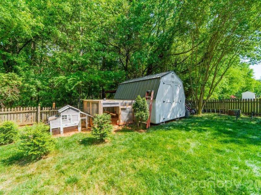 2316 Heath Lake Drive, Mint Hill, NC 28227.  MLS# CAR4371417, YatesRealty ID 22401. 