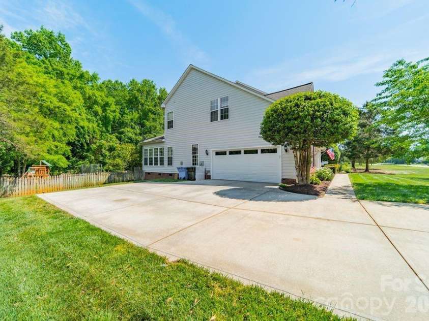 2316 Heath Lake Drive, Mint Hill, NC 28227.  MLS# CAR4371417, YatesRealty ID 22401. 