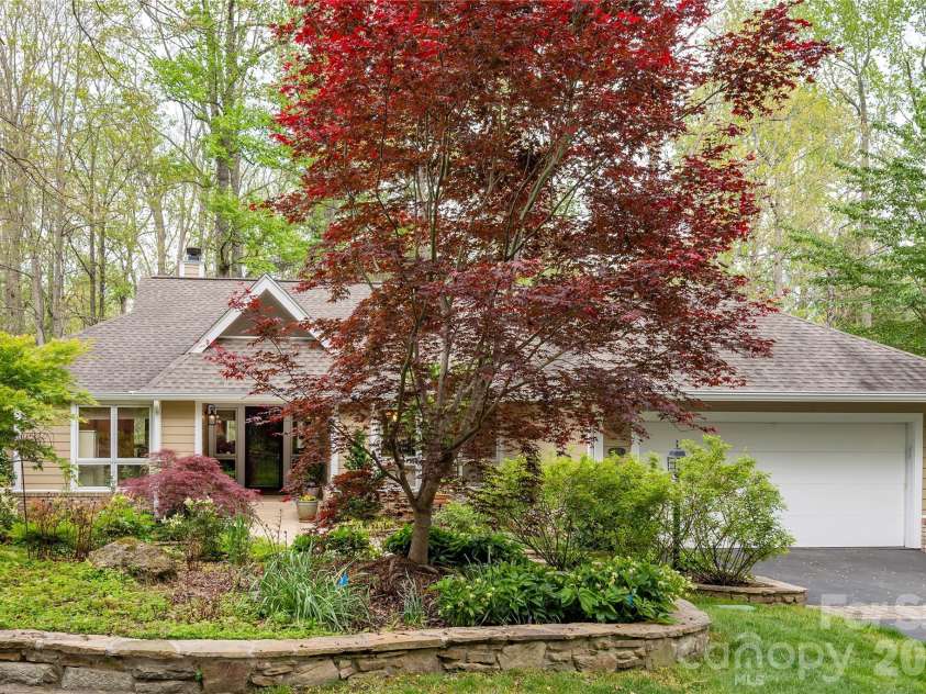 508 Cobblestone Lane, Flat Rock, NC 28731.  MLS# CAR4368630, YatesRealty ID 22402. 