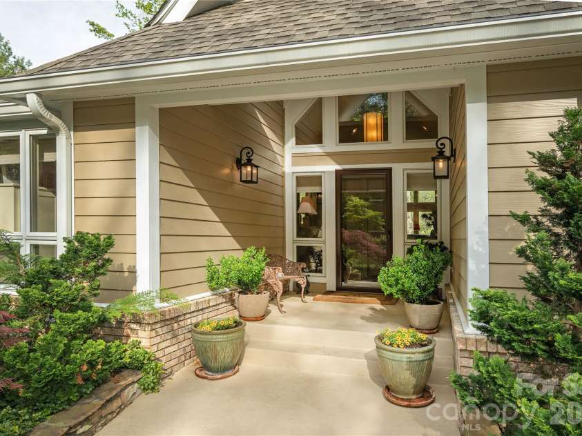 508 Cobblestone Lane, Flat Rock, NC 28731.  MLS# CAR4368630, YatesRealty ID 22402. 