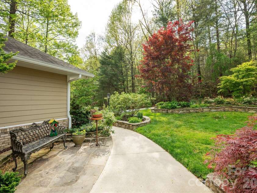 508 Cobblestone Lane, Flat Rock, NC 28731.  MLS# CAR4368630, YatesRealty ID 22402. 